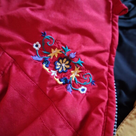 Obermeyer nylon windbreaker with gorgeous embroidery - Picture 9 of 9